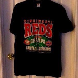 Cincinnati Reds T shirt